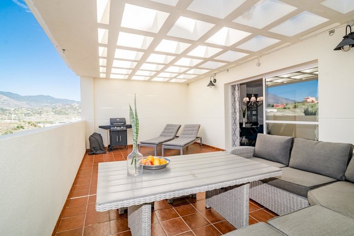 PDM-Apartment with fantastic views Estepona