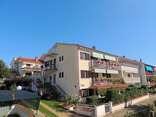 Apartments Jole Malinska