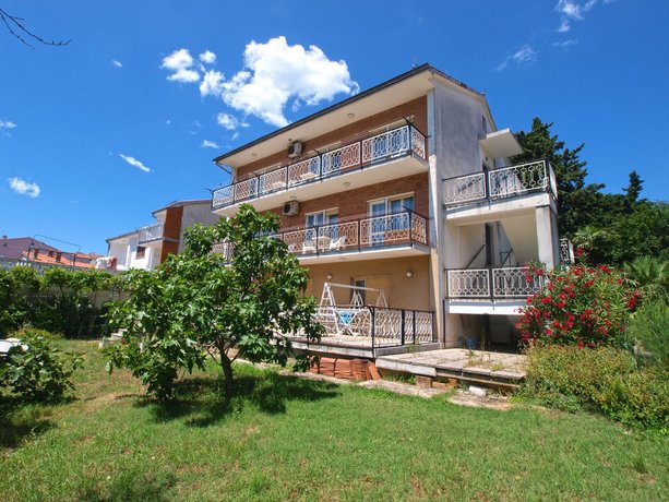 Apartments Josip 74