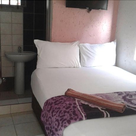 Royal Crown Guesthouse