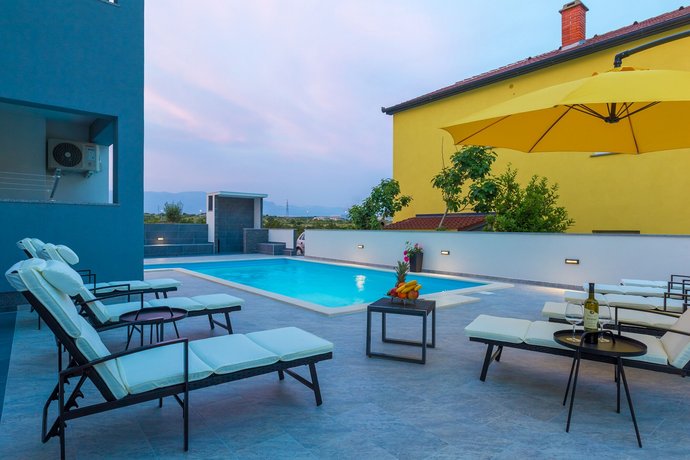 Privilege Pool Apartments