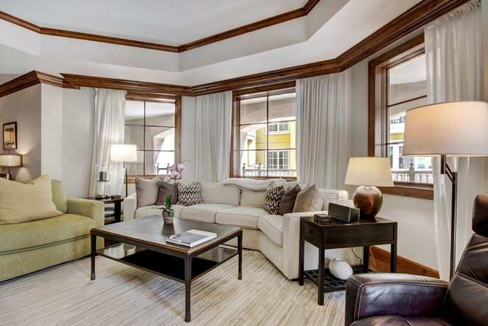Ritz 2br Plus Den R217