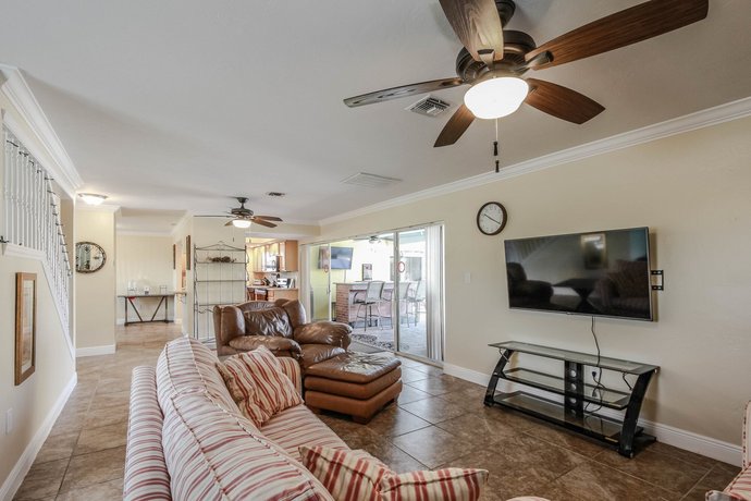 Cape Coral Seatuit- A