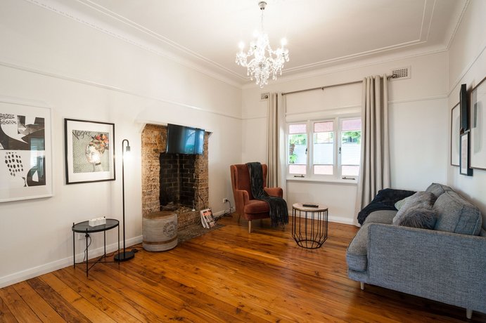 Photo: Stunning Mountain Getaway Leura- 3 BRM 1 5 Bath Photo: Stunning Mountain Getaway Leura- 3 BRM 1 5 Bath
