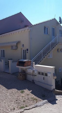 Apartmani Sisevic - Comfort Apartment with Balcony and Sea View