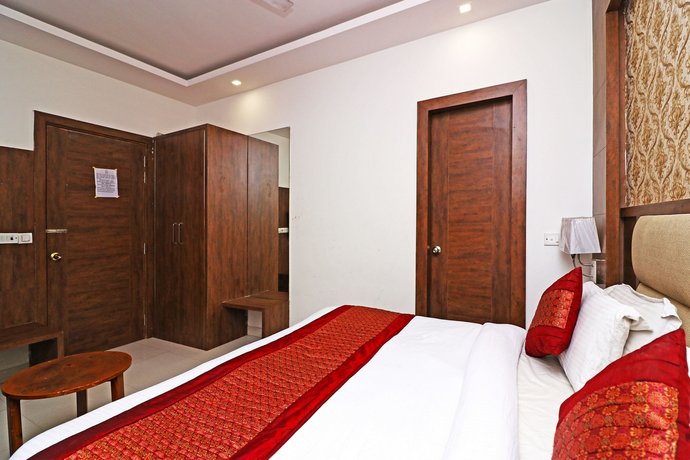 Hotel Era Residency
