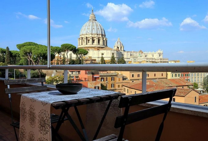 Saint Peter's Bright Apartment Romeloft