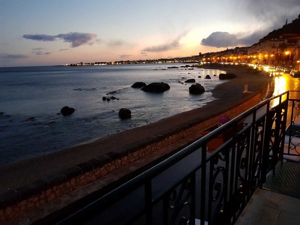 Hostel Taormina Beach - Homstel