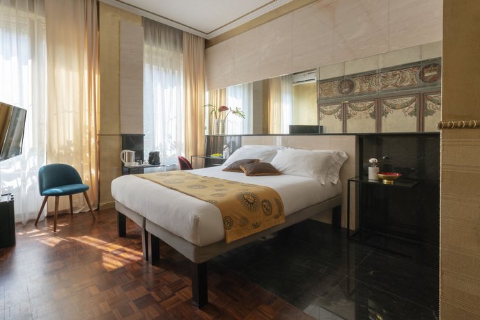 Riviere Luxury Rooms Alla Scala Piazza della Scala Italy thumbnail