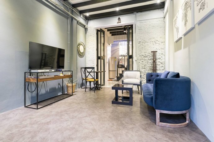 196 OldTown Chic Hostel