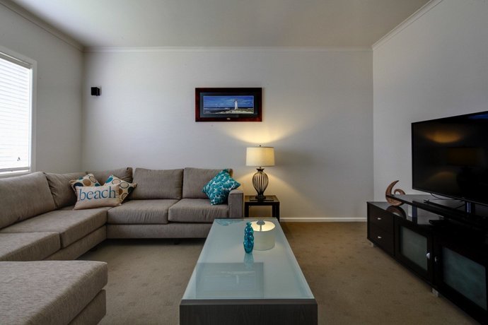 Reardon Place - moments from the family friendly Pea Soup Cove