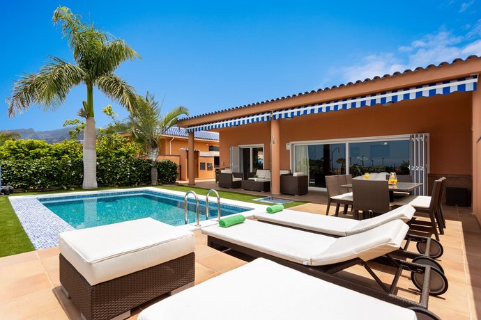 Gorgeous Luxury Villa with Private Pool Playa de la Arena