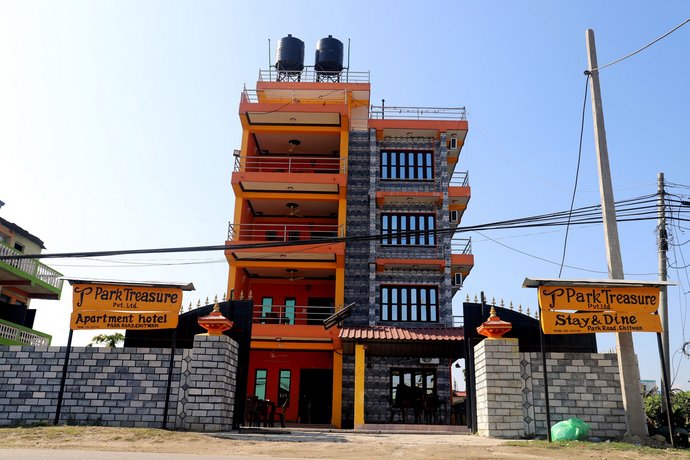 OYO 348 Hotel Park Treasure