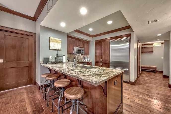 Stunning 3 Bedroom Private Residence - Tons Of Amenities 3 Bedrooms 3 5 Bathrooms Condo