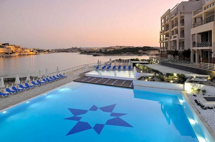 Stunning Apt Sea Views in Tigne Point with Pool