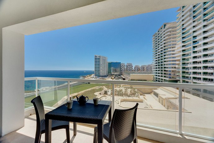 Apartment with Stunning Seaviews