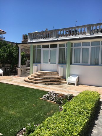 SECRET GARDEN - Suites & Apartments