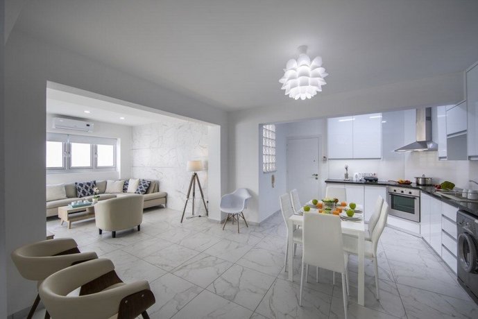Larnaca Finikoudes Suite