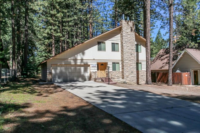 Sky Krest - 3 Br home by RedAwning
