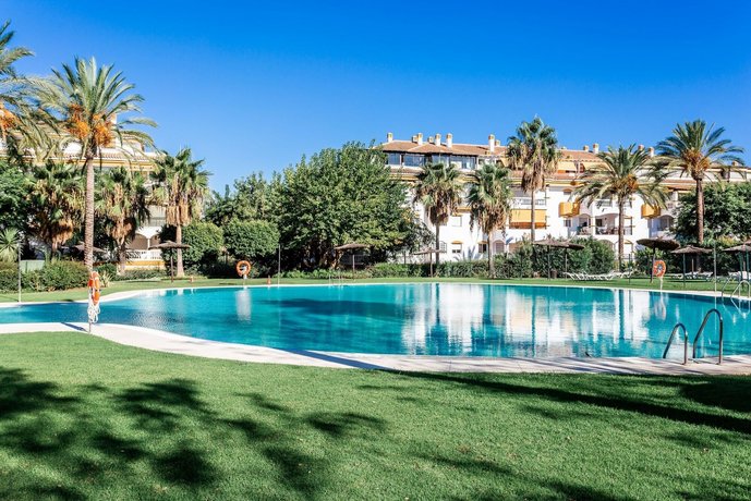 By Riva - Spacious 4 Bedroom Gorgeous Apartment in Dama de Noche