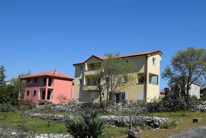 Apartments Mario Malinska