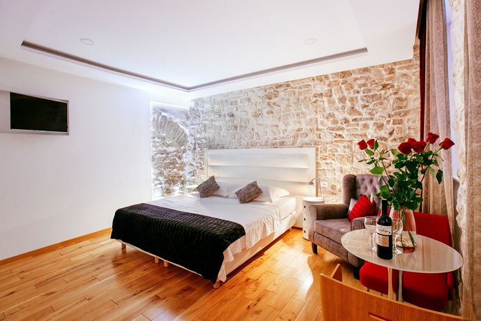 Get Split Luxury Apartment