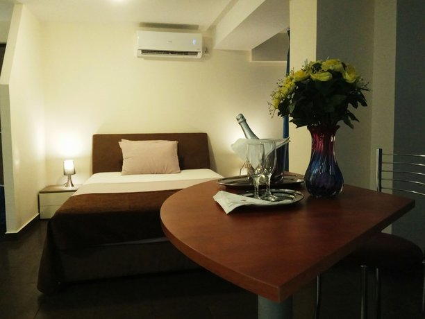 Athens-luxurious-suite 40