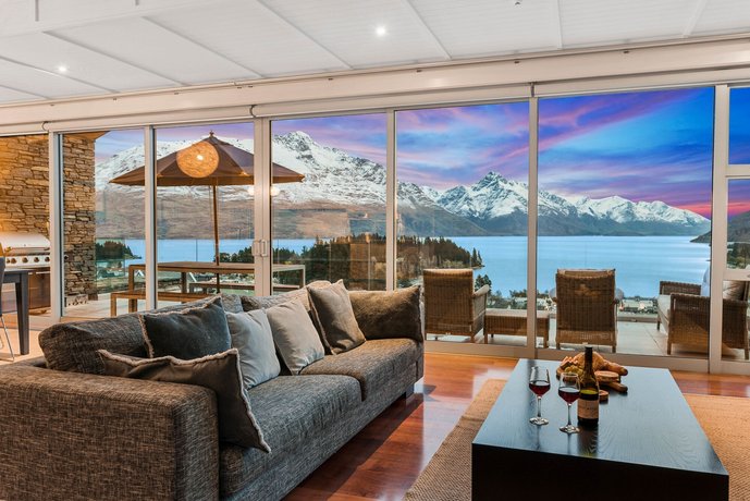 Catalina's Luxury Apartment 5
