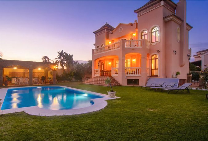 Twelve guest 6bedrooms Villa Montecarlo