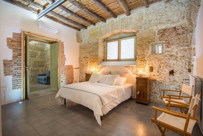 Stylish home in front of Casa Professa