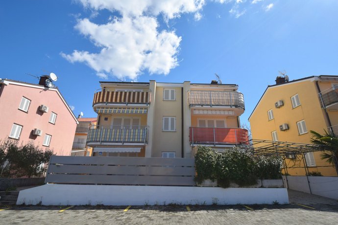 Apartment Nelly Malinska