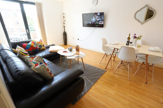 O2/Mailbox Central Premier Apartment