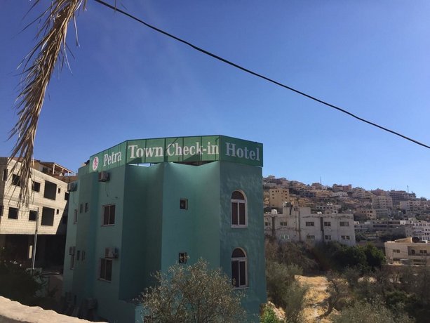 Petra Town Chech-In Hotel