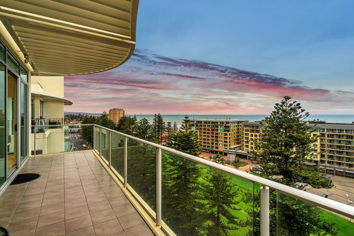 Glenelg Skyline Beachfront Penthouse Adelaide