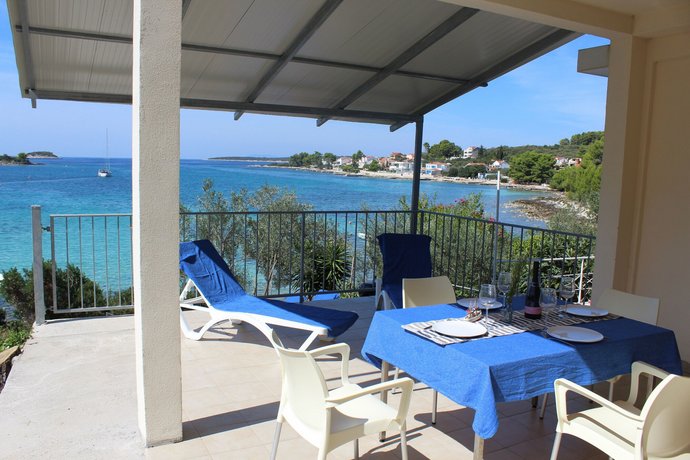 Apartments Andrea Vela Luka