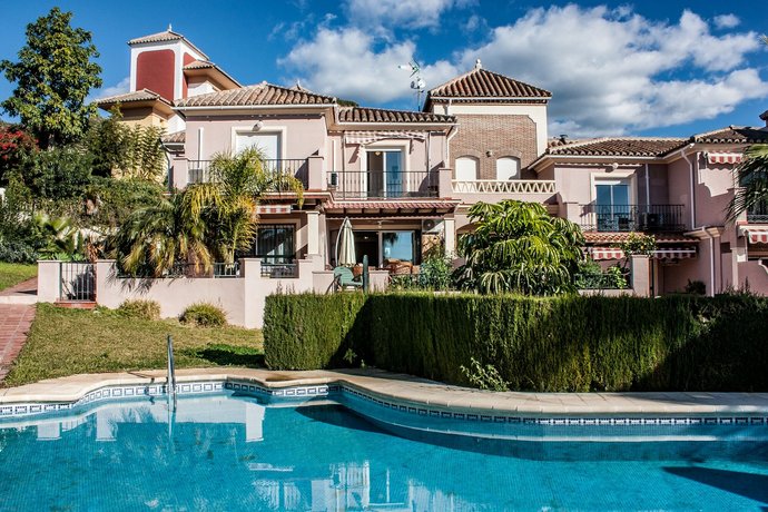 Cipreses House Nerja Canovas