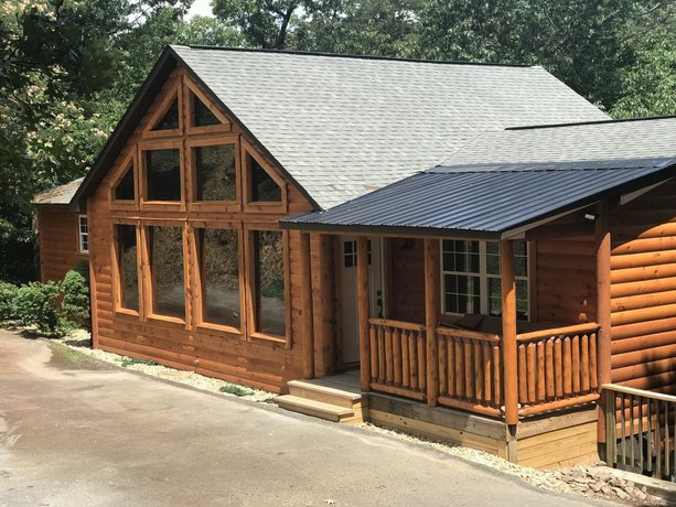 Black Bear Cinema 4819 - Four Bedroom Cabin