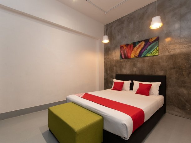 OYO 43993 Madsuite
