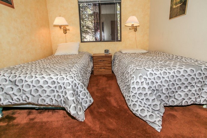 Ski In Ski Out 2 - 2 Br condo by RedAwning