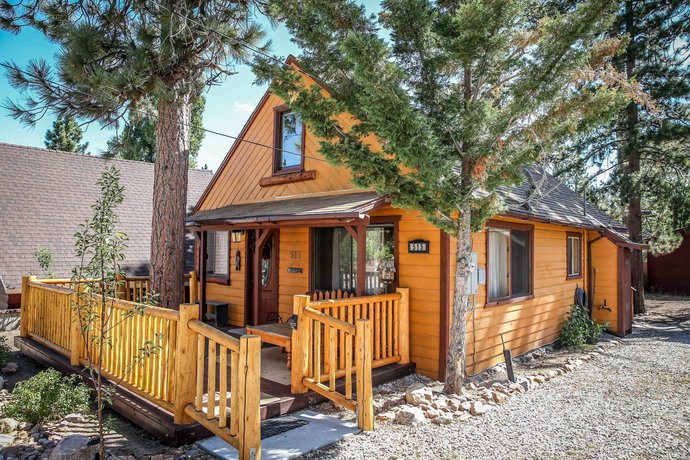 Cinnamon Bear - 2 Br cabin by RedAwning