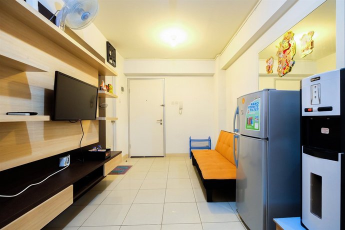 Clean 2BR Green Bay Apartment near Baywalk Mall Pluit By Travelio