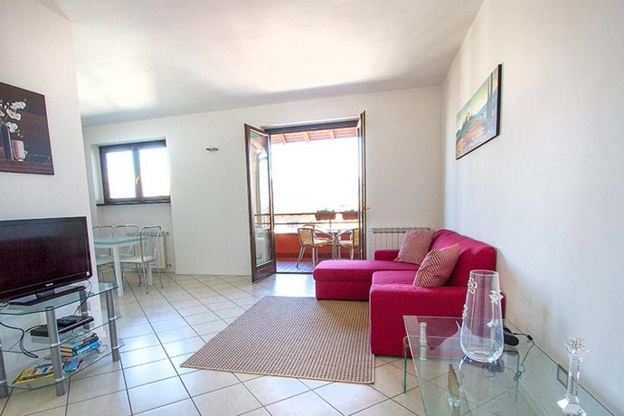 2 Bedroom Apartment Close To Stresa