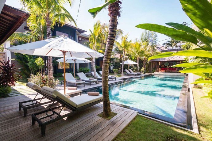 Luxury 12 Bedroom Villa with Private Pool Bali Villa 2081