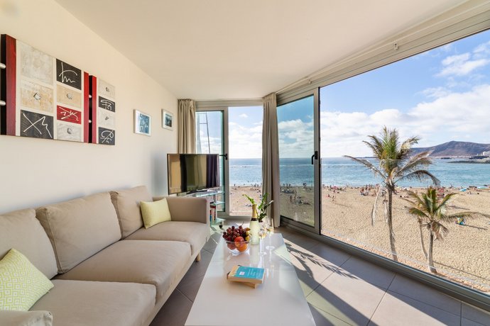 BEACHFRONT PLAYA GRANDE by Living Las Canteras