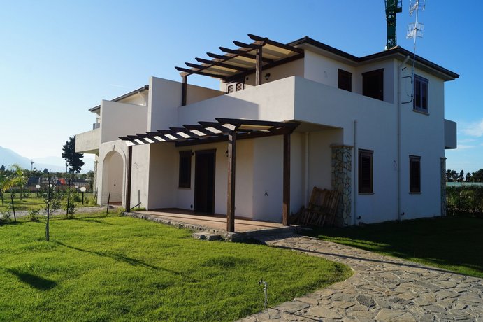 Mareluna Resort