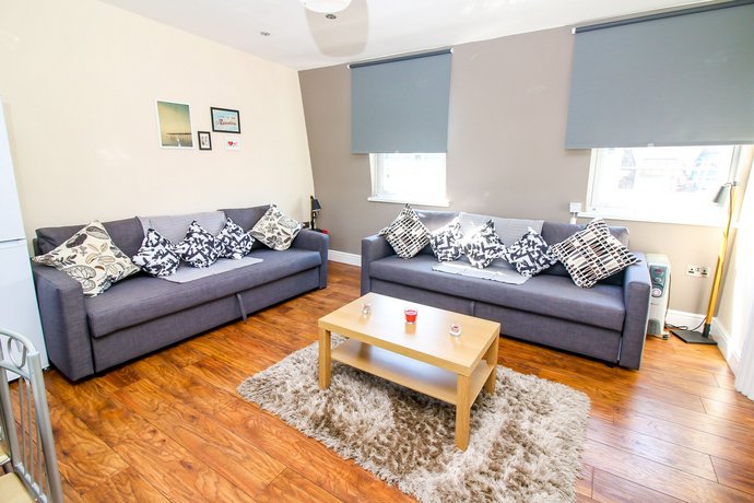 City view flat @ Liverpool st