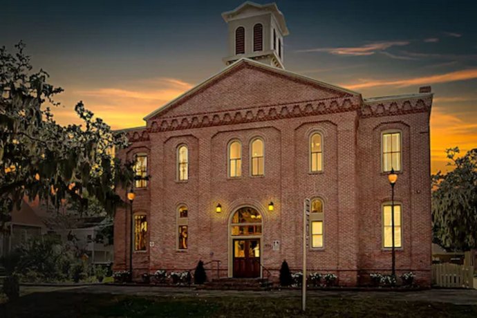 Amelia Schoolhouse Inn