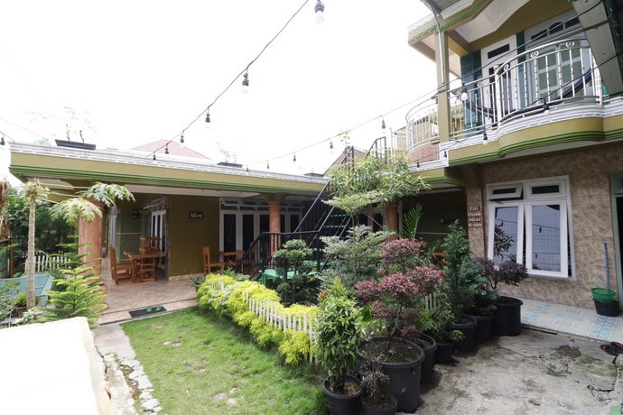 Depary Homestay & Waroeng Transit