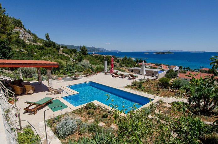 Apartments Villa Karmen Orebic