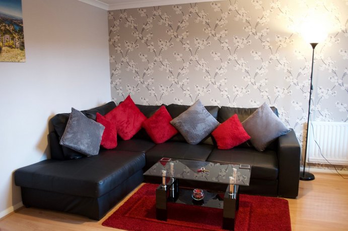 Top Floor 2 Bedroom Apartment Near Leith Walk